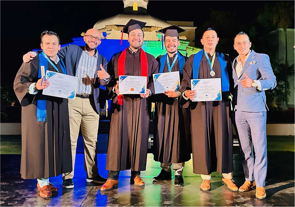 Graduado con excelencia de la universidad MetLife en el grado de Maestría